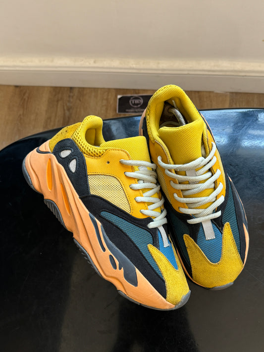 Yzy 700 sun