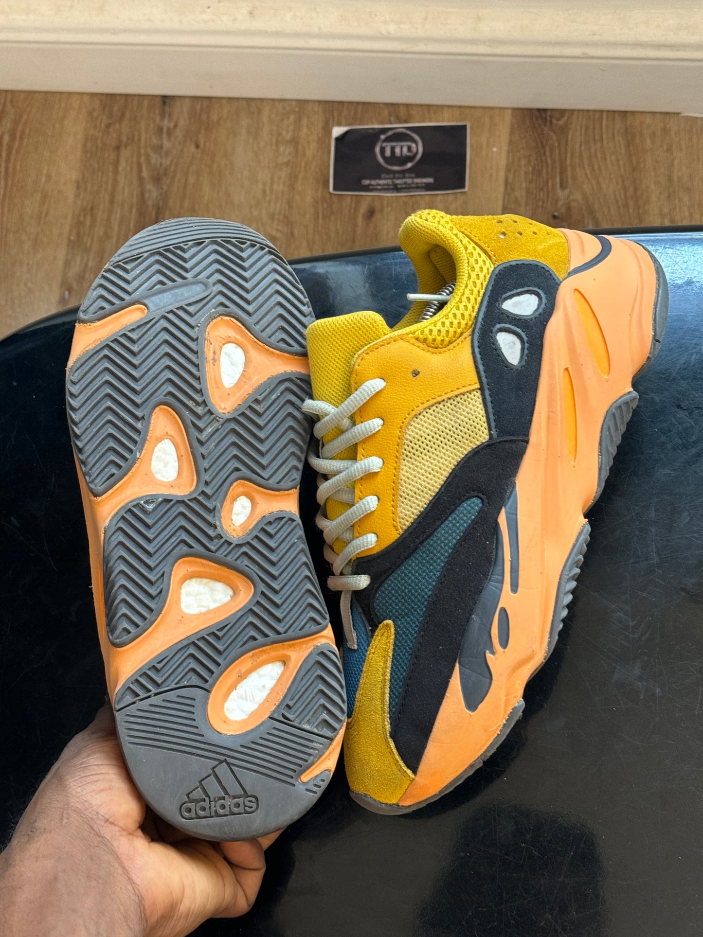 Yzy 700 sun