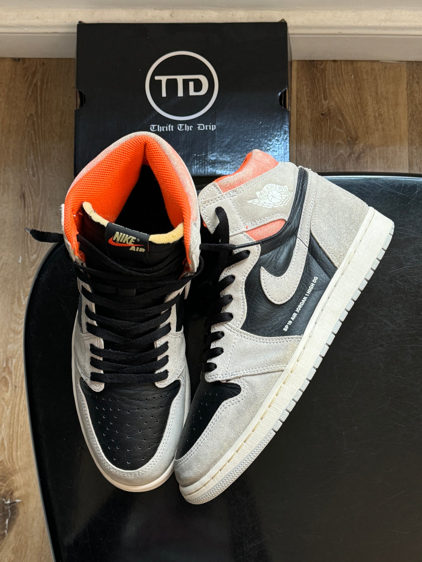 Jordan 1 Neutral Grey/Hyper Crimson