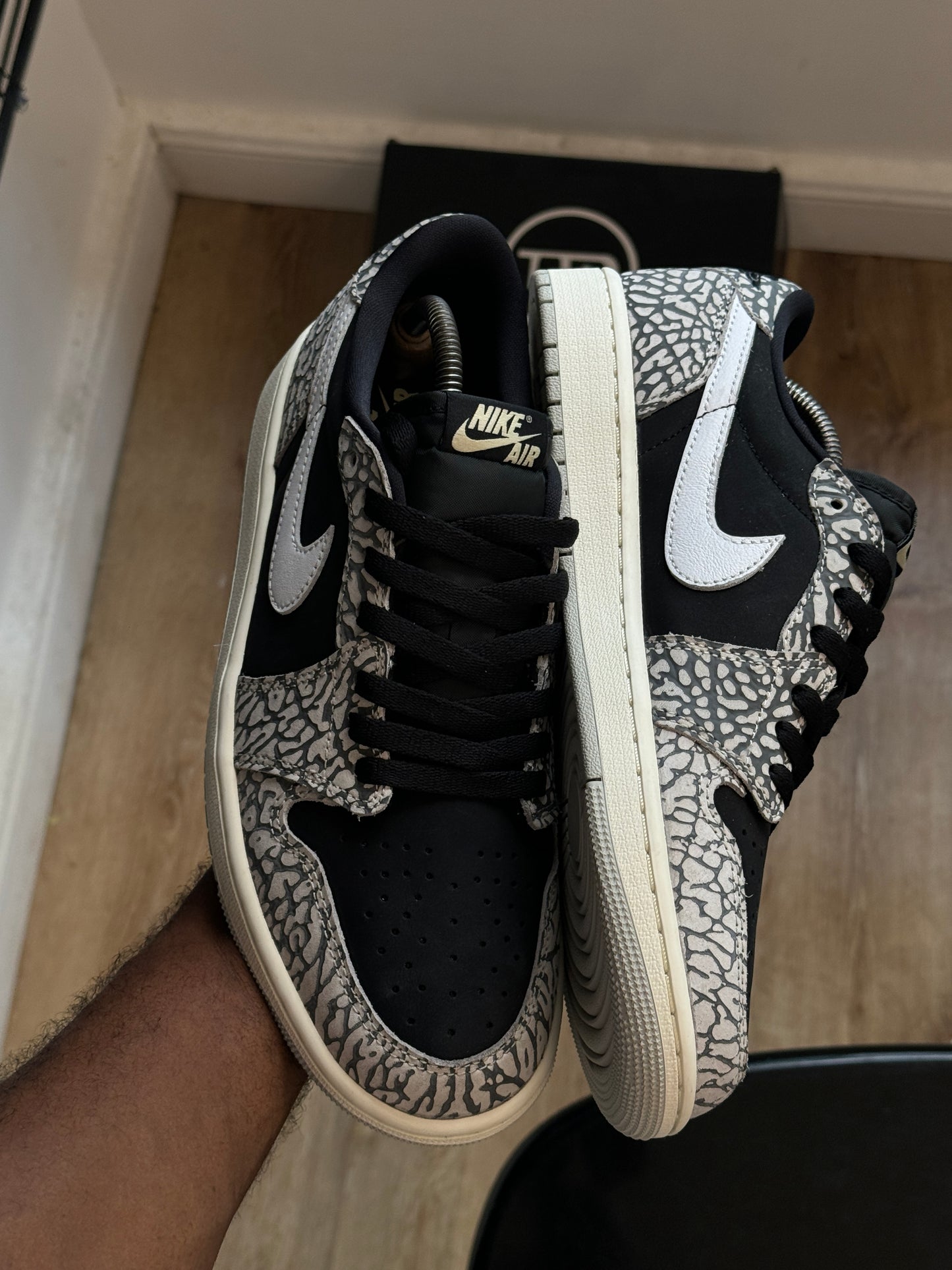 Jordan 1 low Cement