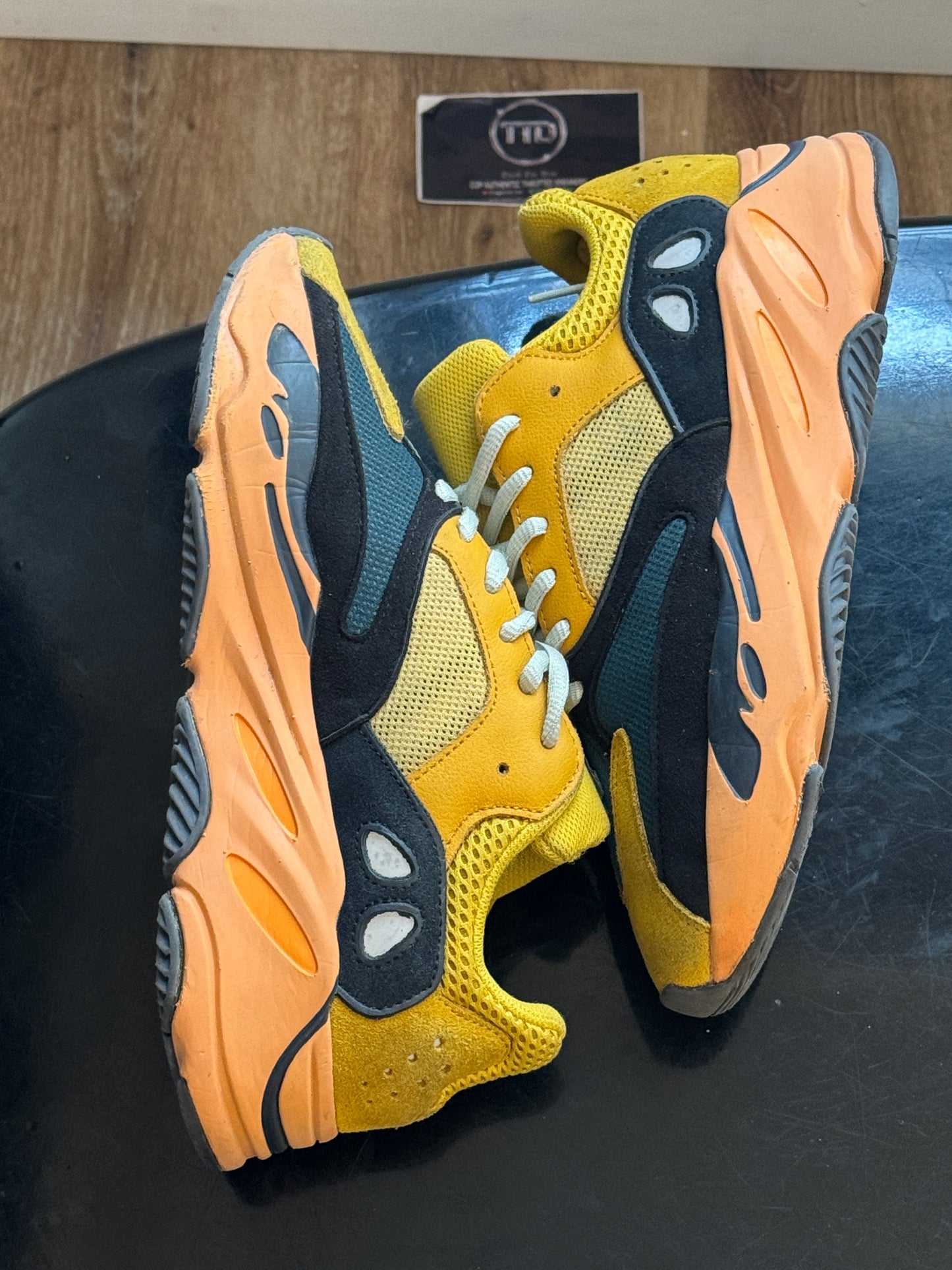 Yzy 700 sun