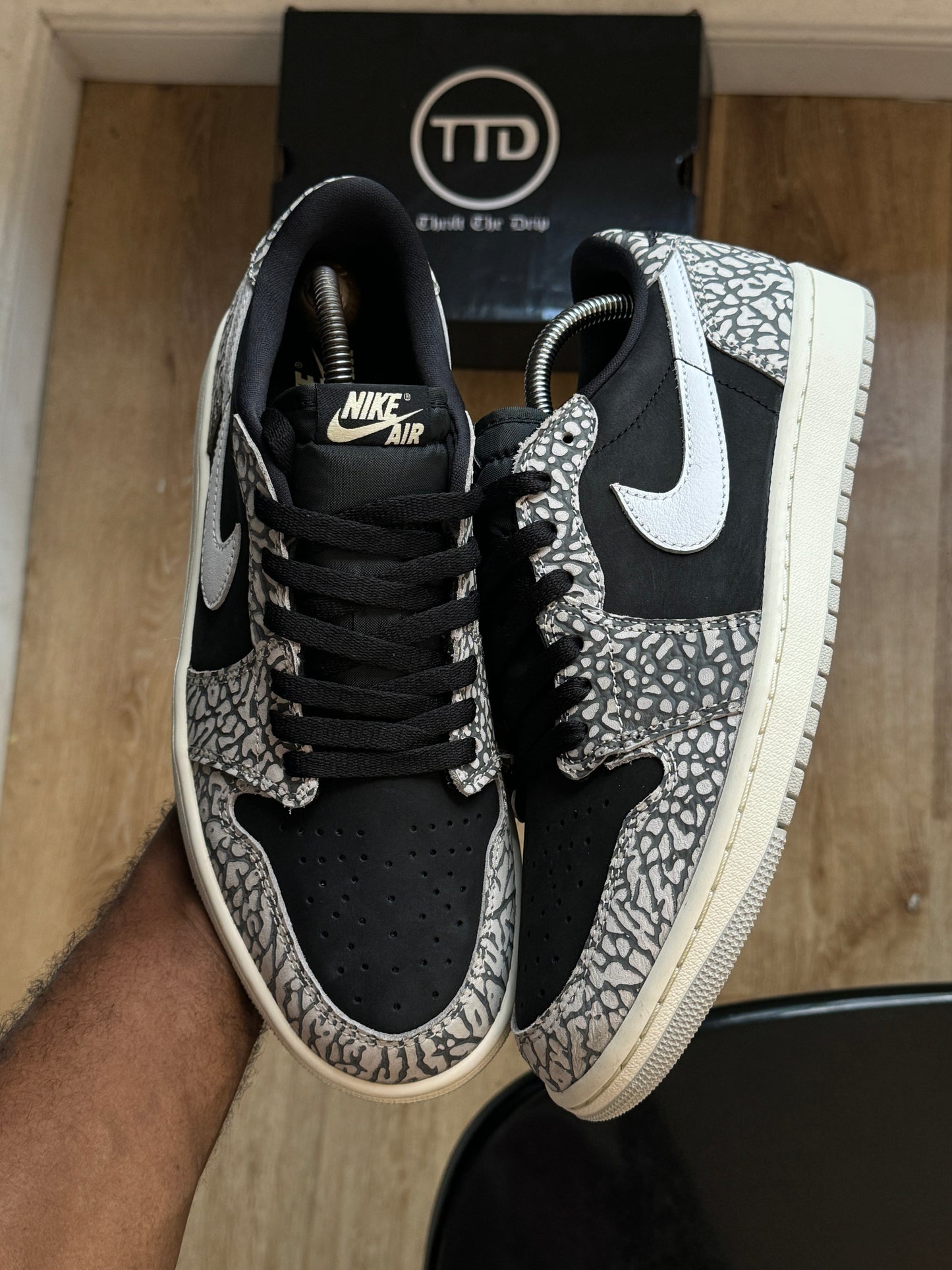 Jordan 1 low Cement