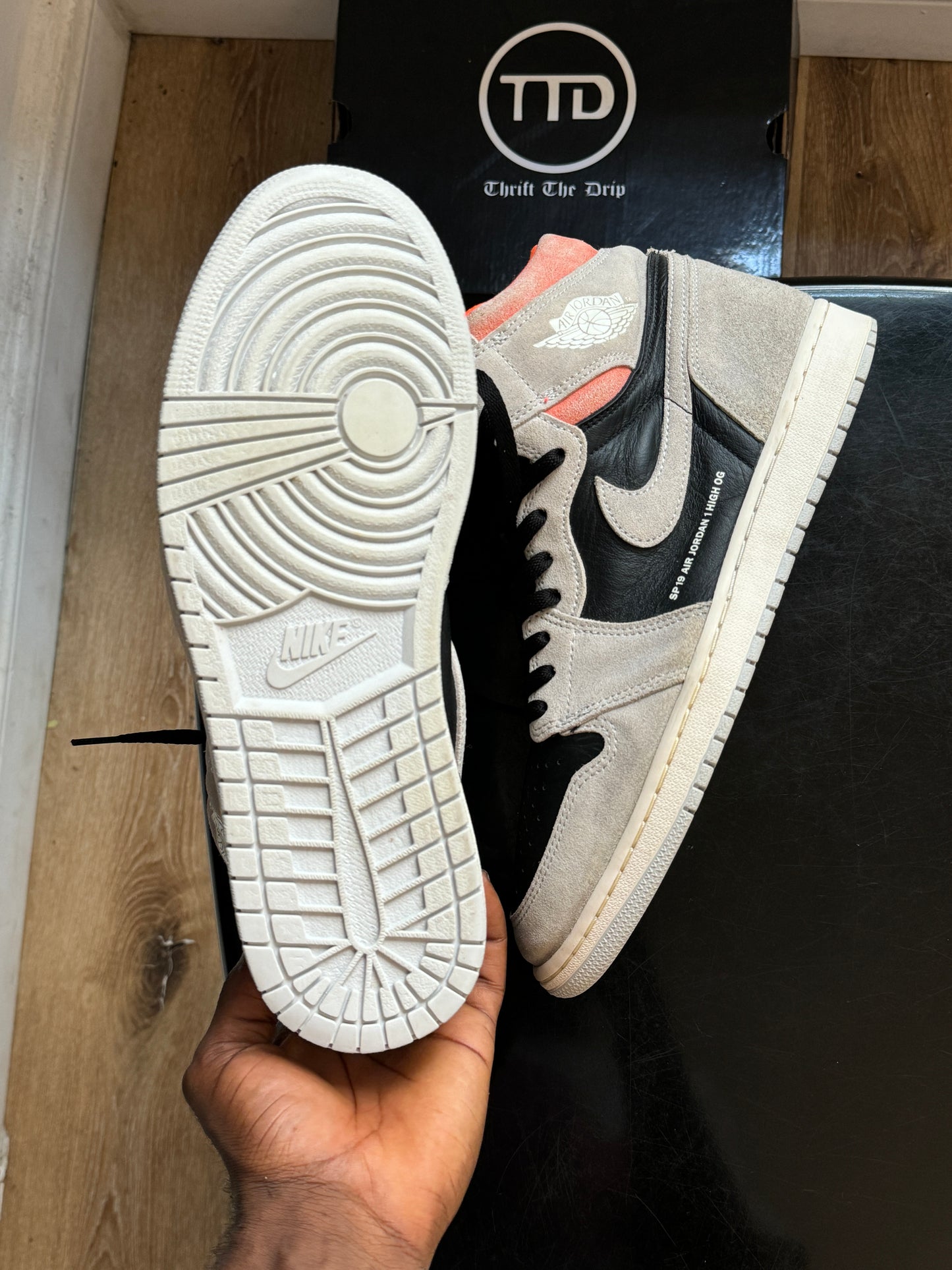 Jordan 1 Neutral Grey/Hyper Crimson