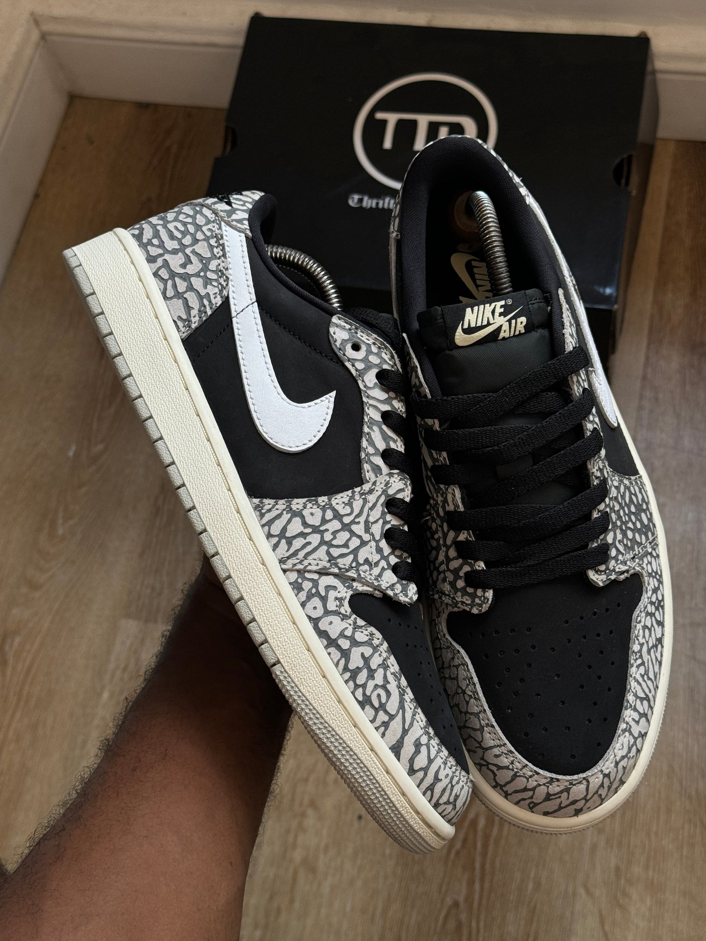 Jordan 1 low Cement