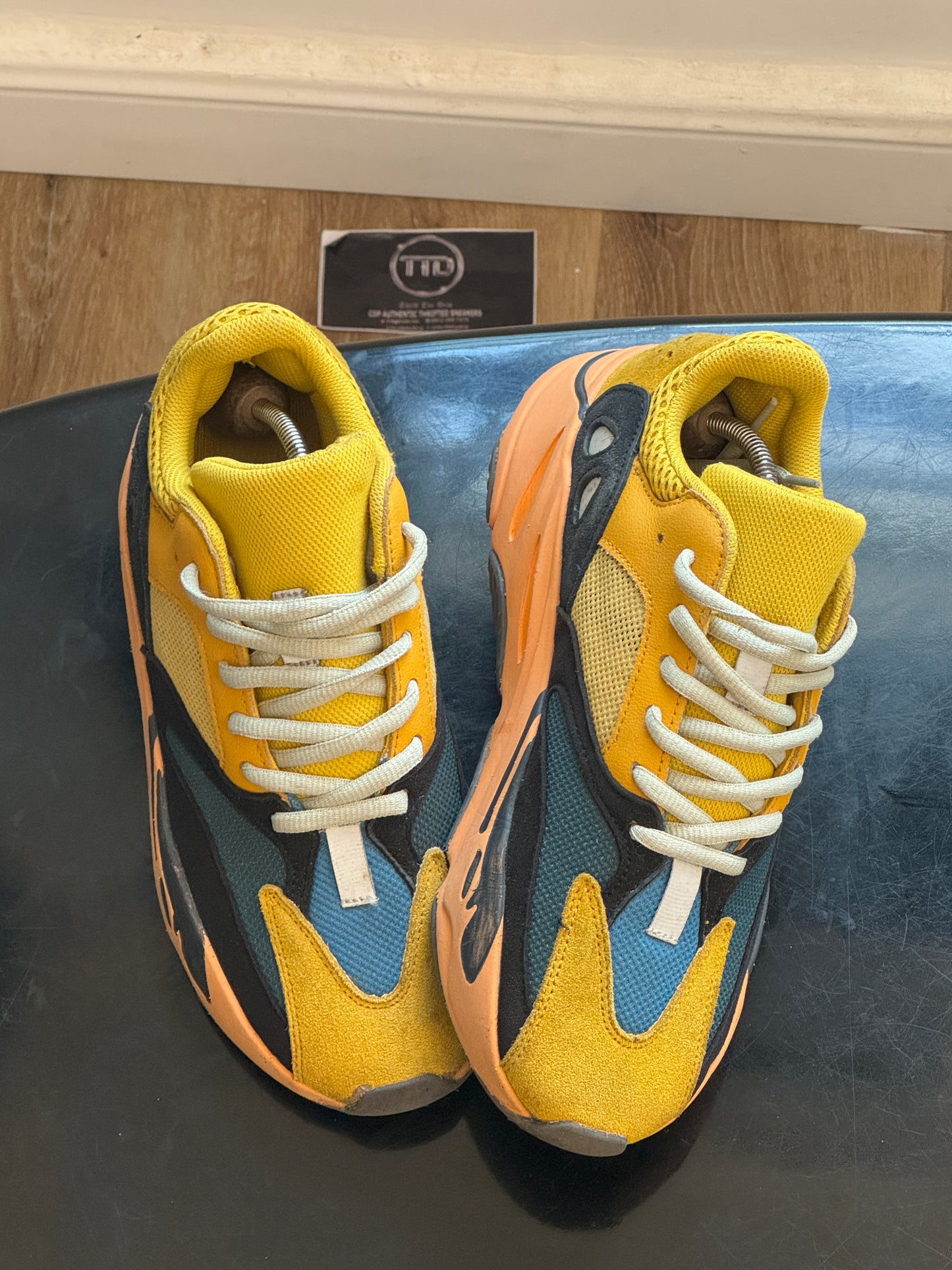 Yzy 700 sun