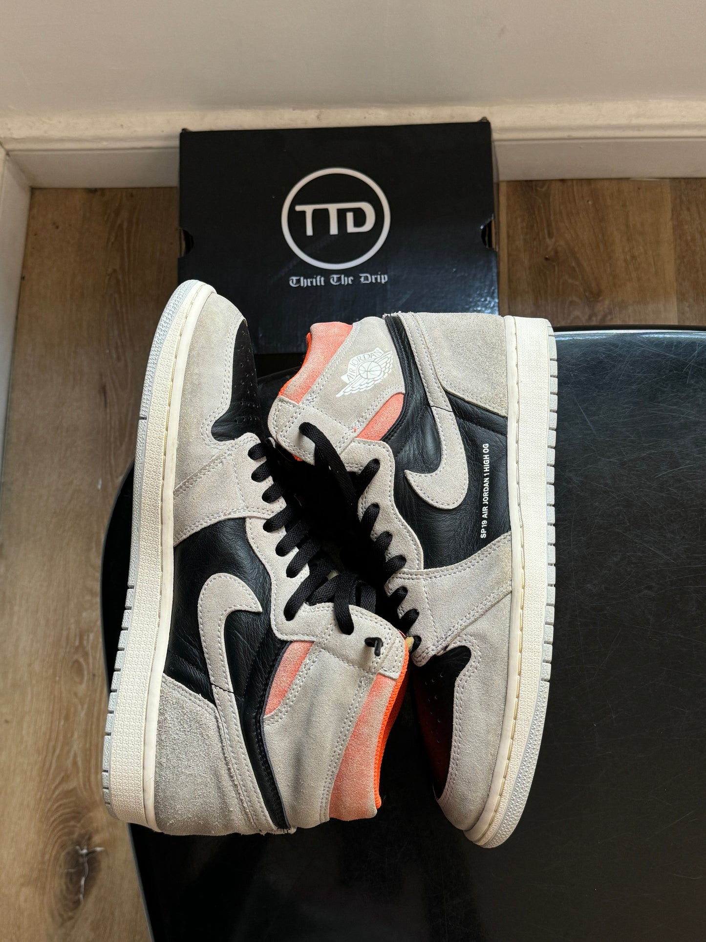 Jordan 1 Neutral Grey/Hyper Crimson