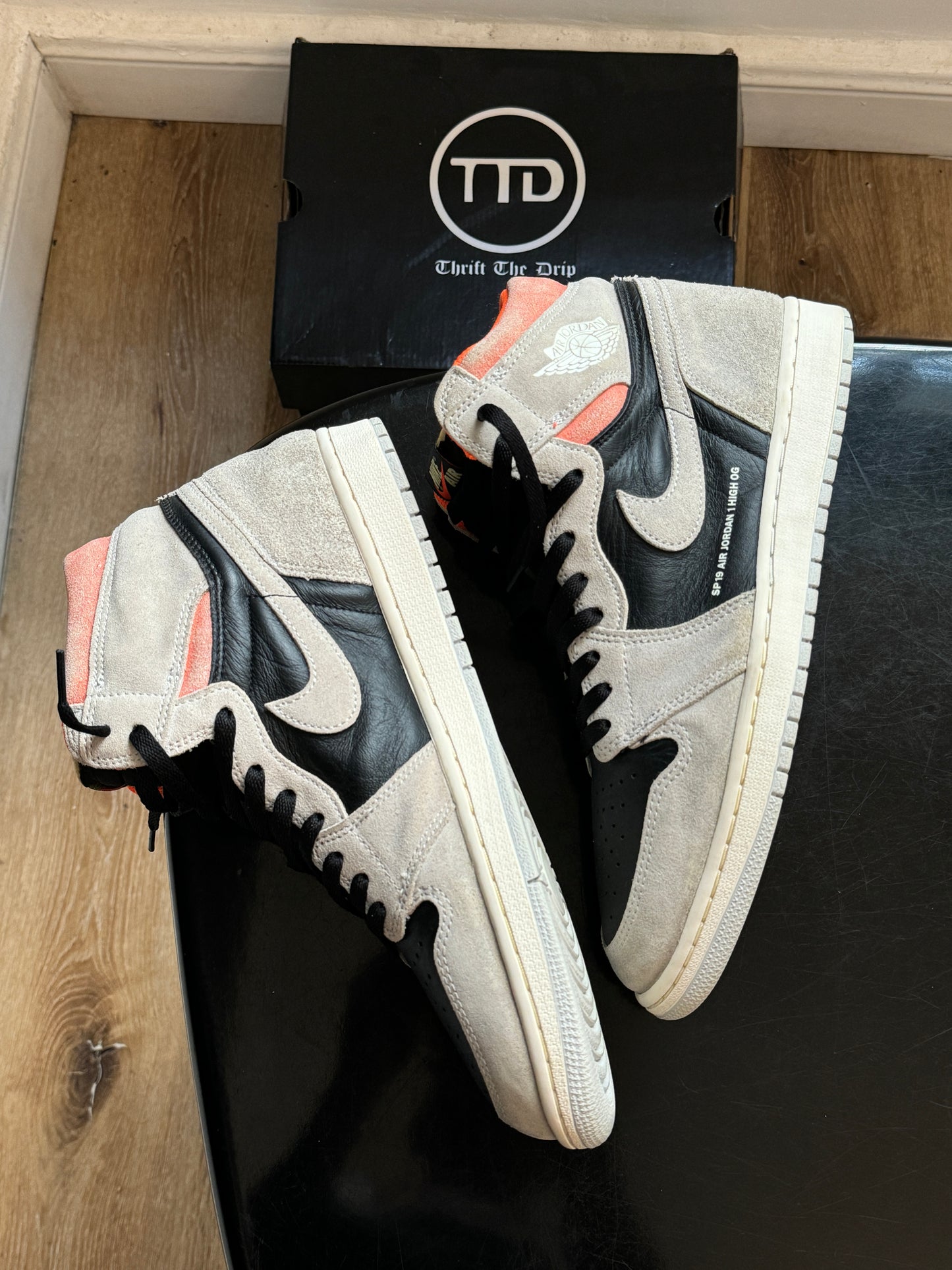Jordan 1 Neutral Grey/Hyper Crimson