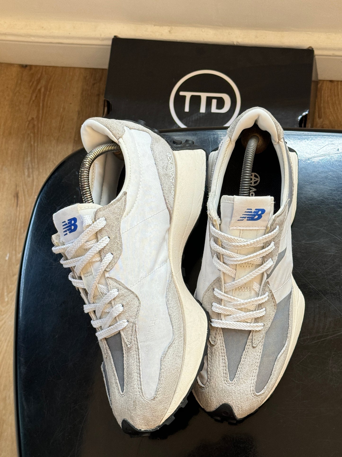 New Balance 327 Grey
