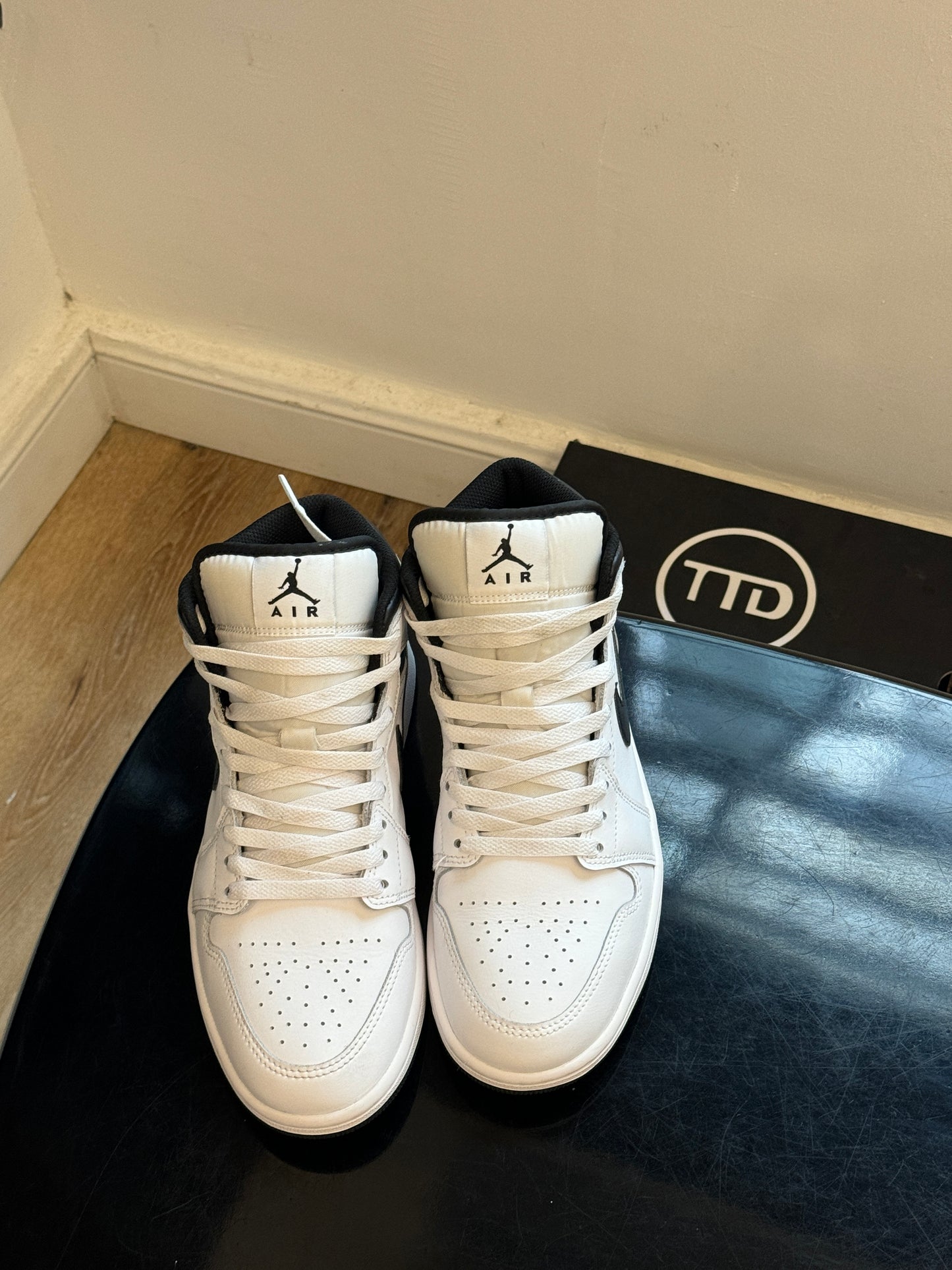 Nike Air Jordan 1 Mid Reverse Panda