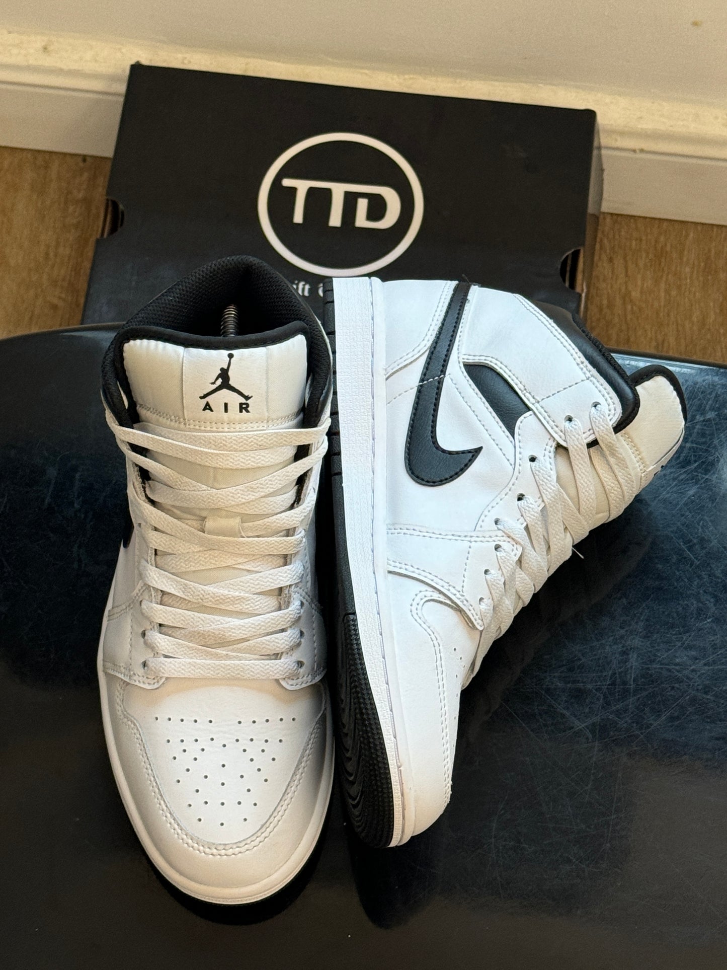 Nike Air Jordan 1 Mid Reverse Panda